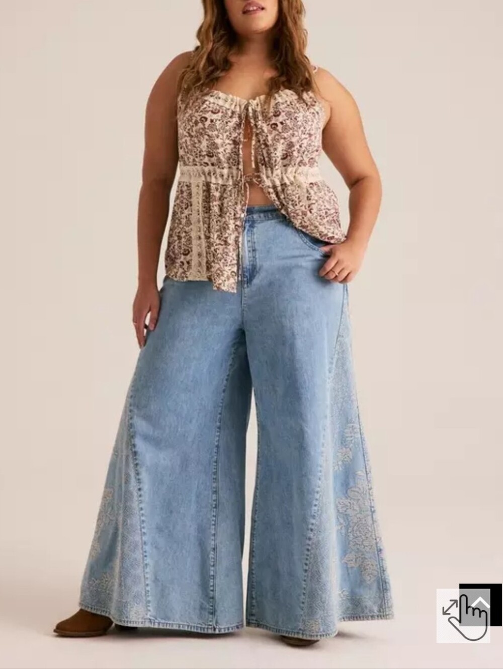 Torrid Festi Embroidered Wide Leg Jean Size 20